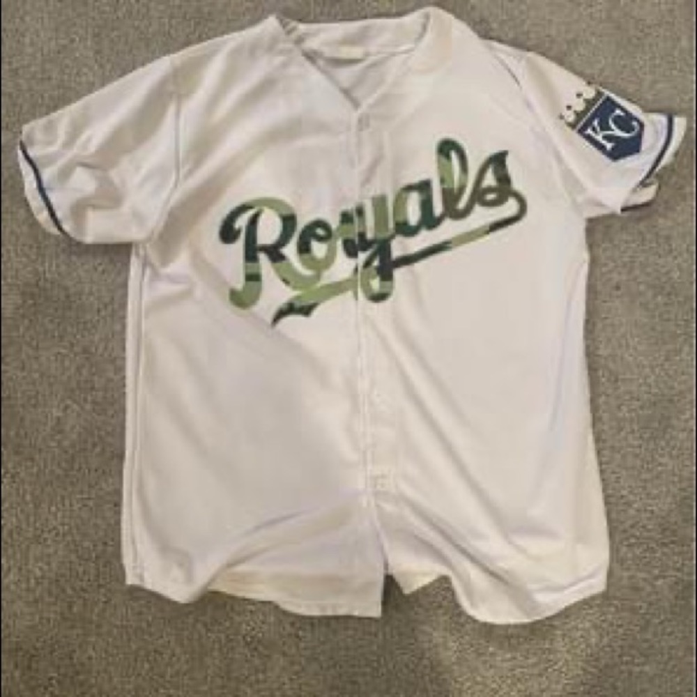 Kansas City Royals camo jersey. Men’s large.